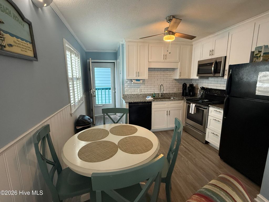 Image 6 of property listing at 1404 Canal Drive Apt 27, Carolina Beach, NC 28428