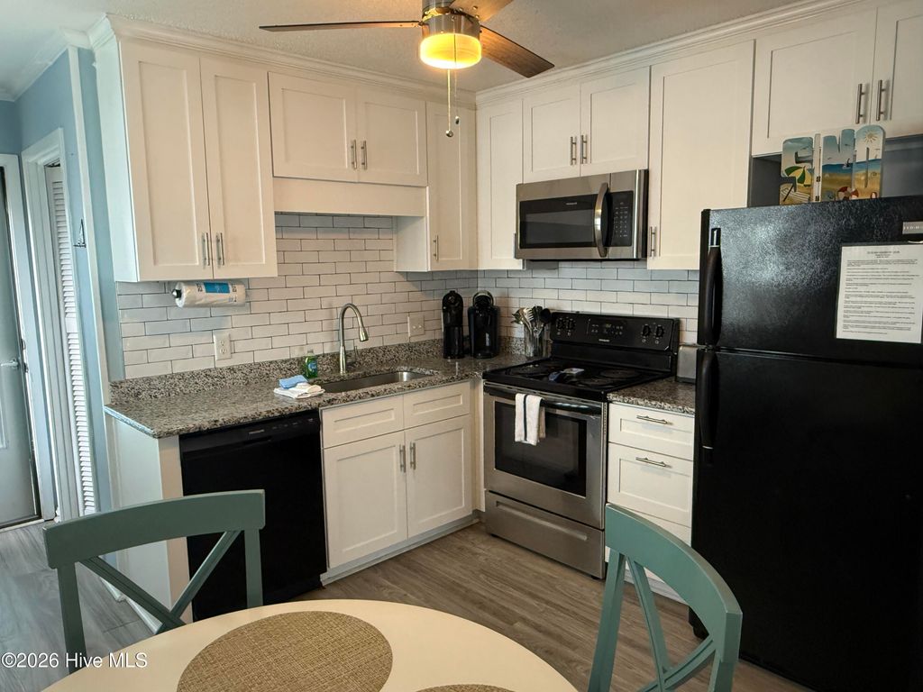 Image 7 of property listing at 1404 Canal Drive Apt 27, Carolina Beach, NC 28428
