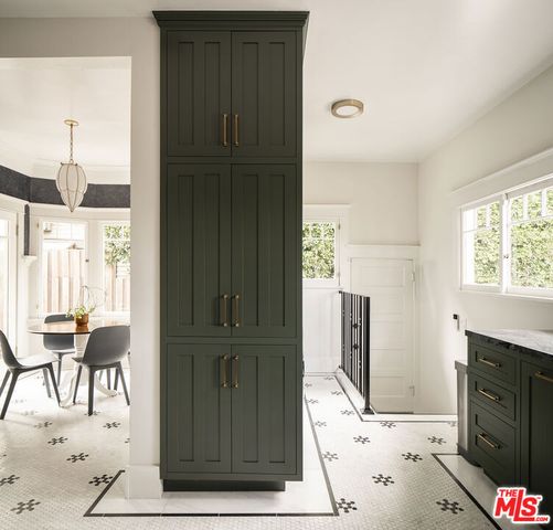 129 N St Andrews Place, Los Angeles, CA 90004
