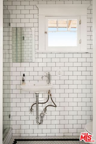 129 N St Andrews Place, Los Angeles, CA 90004