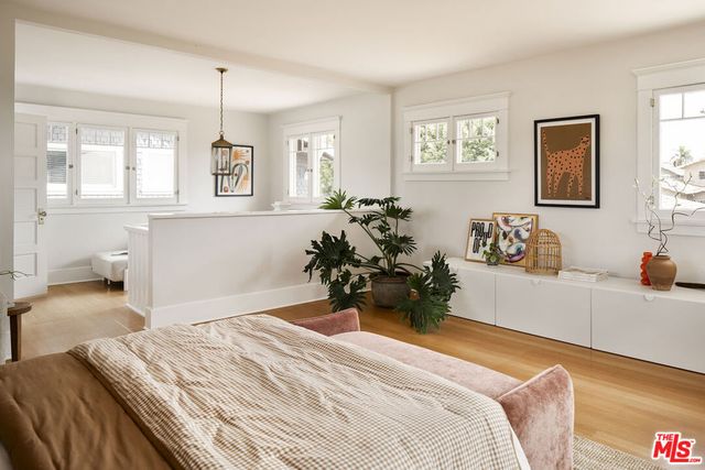 129 N St Andrews Place, Los Angeles, CA 90004