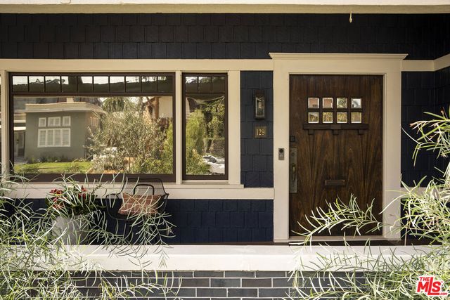 129 N St Andrews Place, Los Angeles, CA 90004