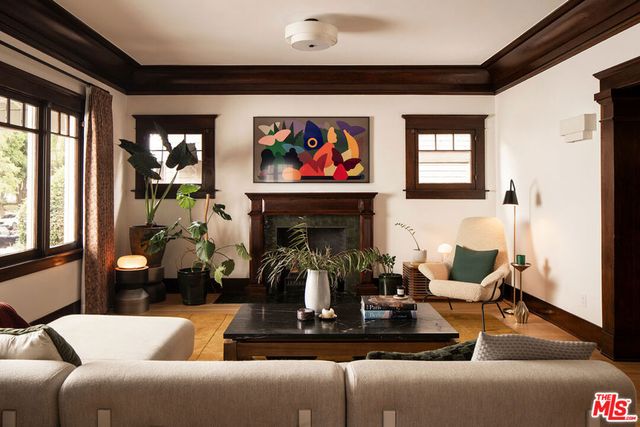 129 N St Andrews Place, Los Angeles, CA 90004