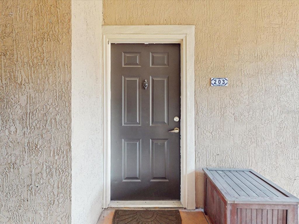 Image 2 of property listing at 5578 METROWEST BOULEVARD 203, Orlando, FL 32811