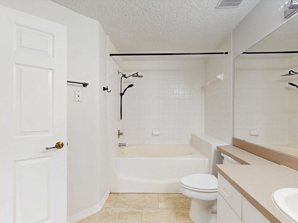 Image 11 of property listing at 5578 METROWEST BOULEVARD 203, Orlando, FL 32811