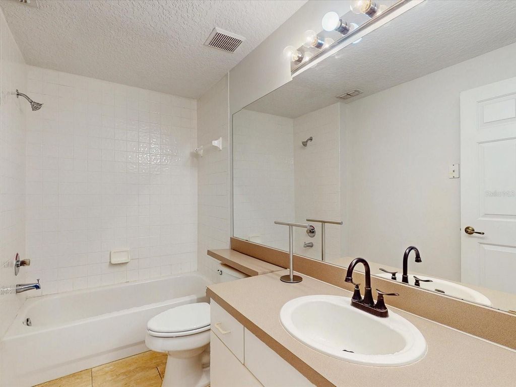 Image 16 of property listing at 5578 METROWEST BOULEVARD 203, Orlando, FL 32811