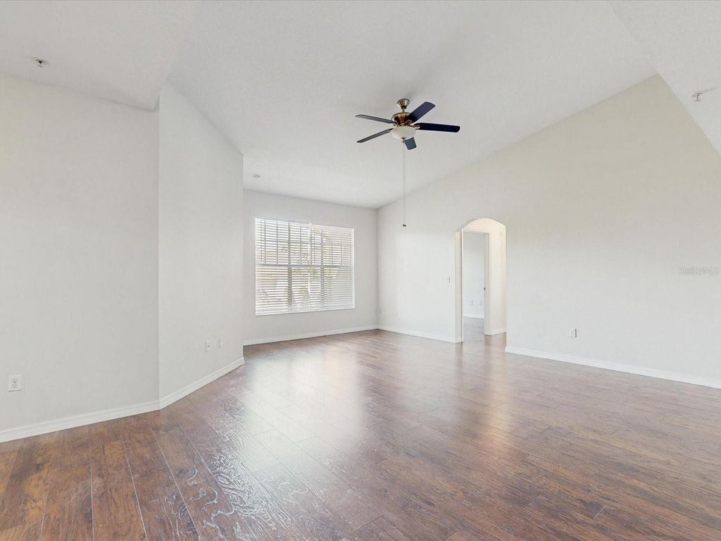 Image 3 of property listing at 5578 METROWEST BOULEVARD 203, Orlando, FL 32811