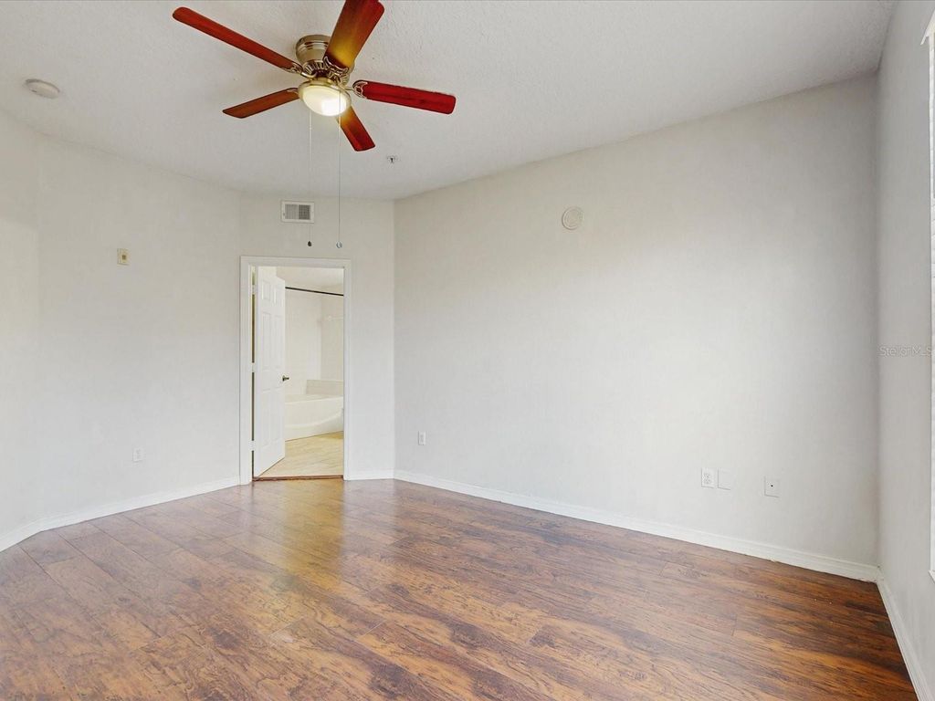 Image 9 of property listing at 5578 METROWEST BOULEVARD 203, Orlando, FL 32811