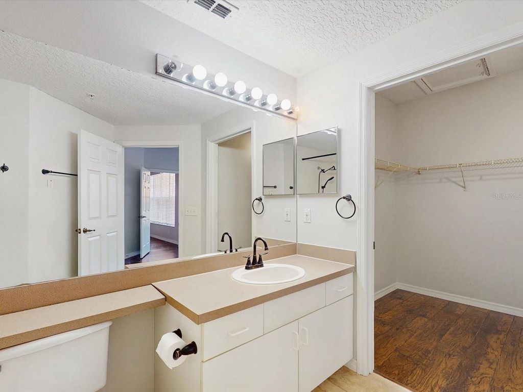 Image 10 of property listing at 5578 METROWEST BOULEVARD 203, Orlando, FL 32811