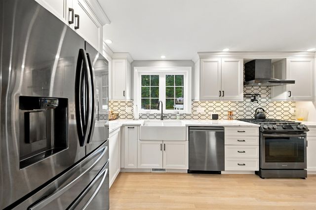 15 Smith Corner Road, Plaistow, NH 03865