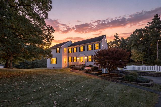 15 Smith Corner Road, Plaistow, NH 03865