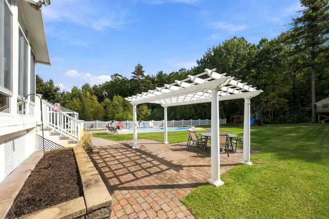 15 Smith Corner Road, Plaistow, NH 03865