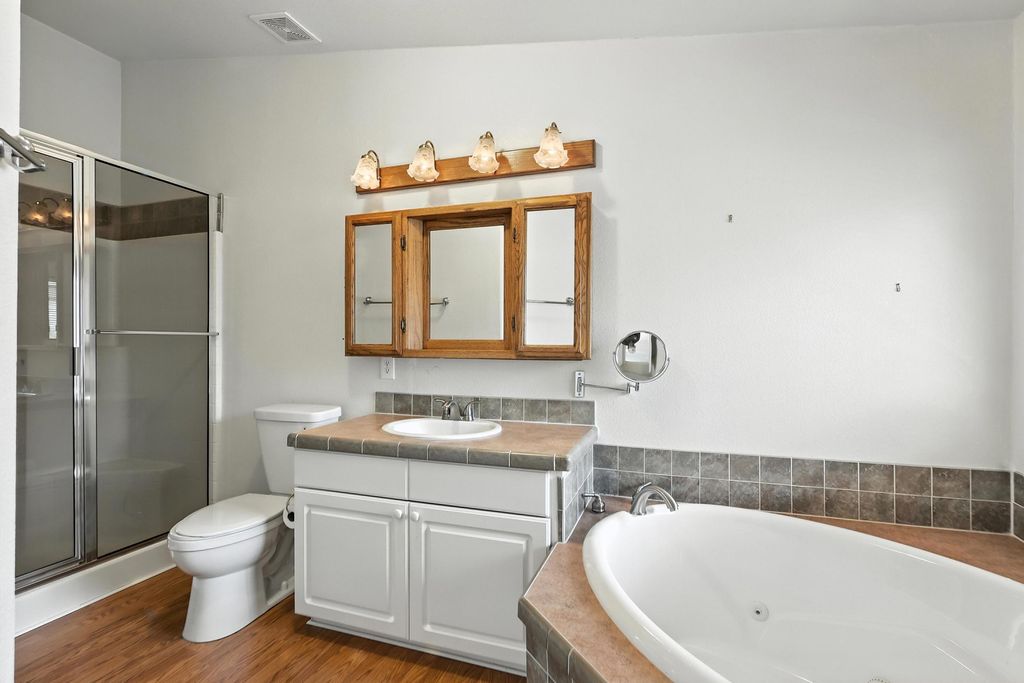 Image 18 of property listing at 202 SUNRISE BLUFFS Drive, Belen, NM 87002