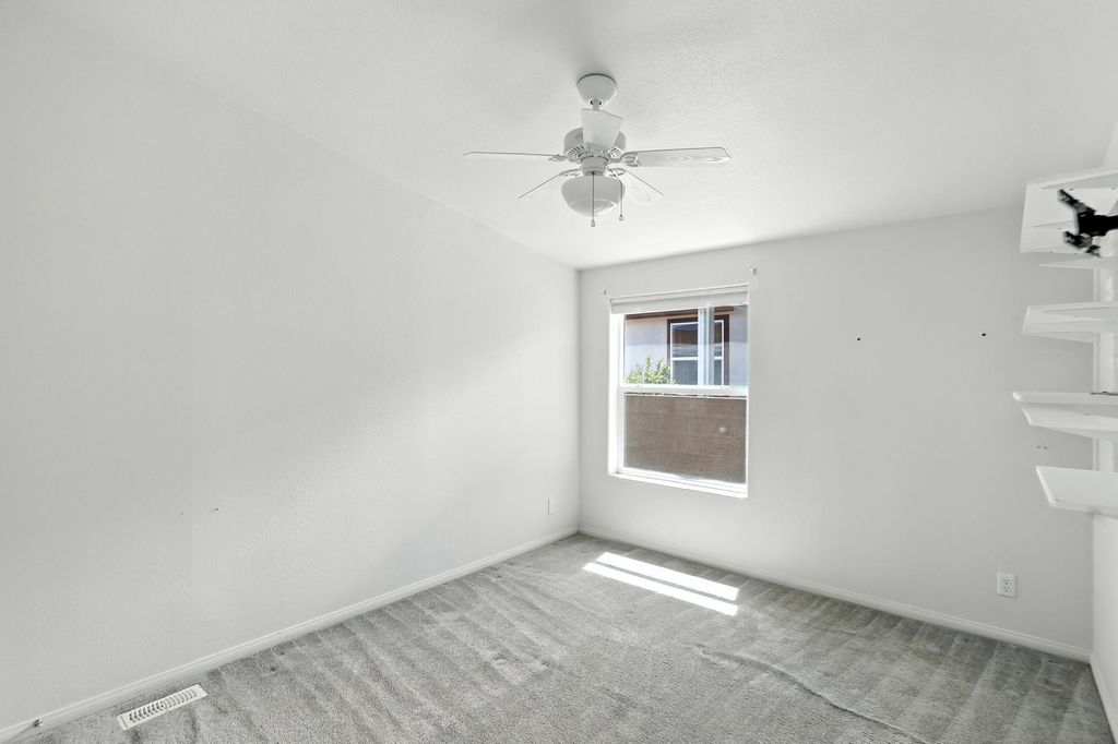 Image 21 of property listing at 202 SUNRISE BLUFFS Drive, Belen, NM 87002