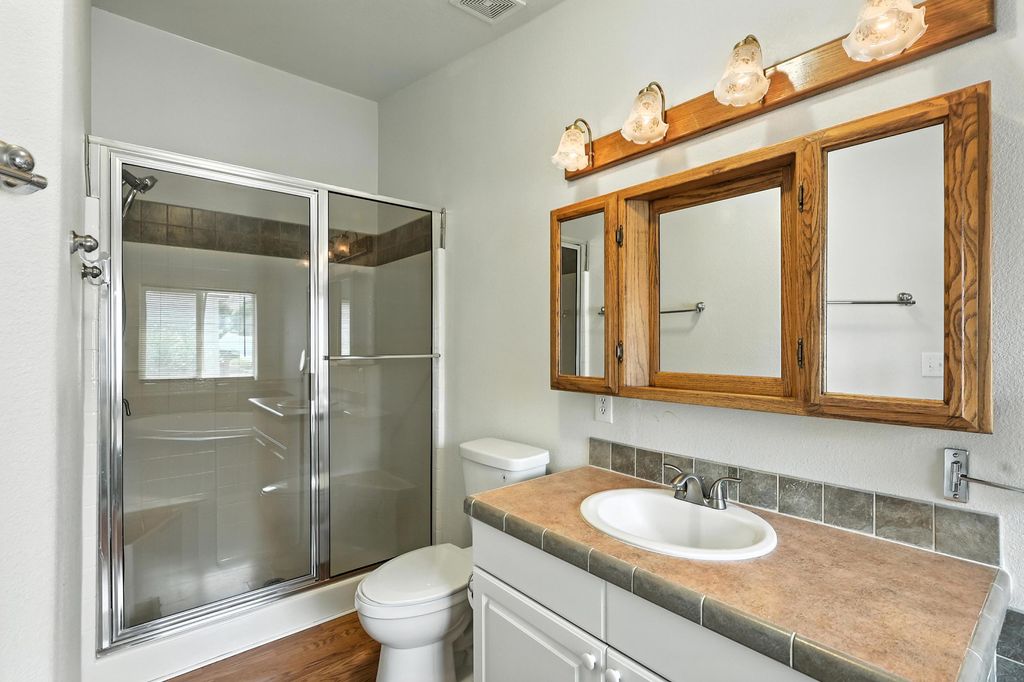 Image 24 of property listing at 202 SUNRISE BLUFFS Drive, Belen, NM 87002