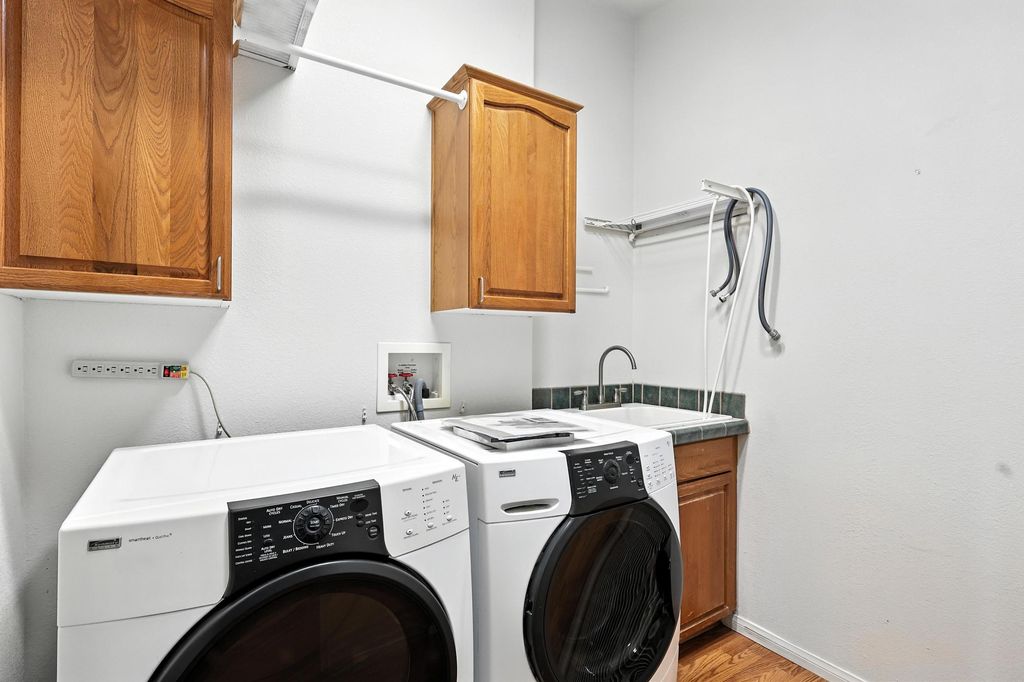 Image 25 of property listing at 202 SUNRISE BLUFFS Drive, Belen, NM 87002