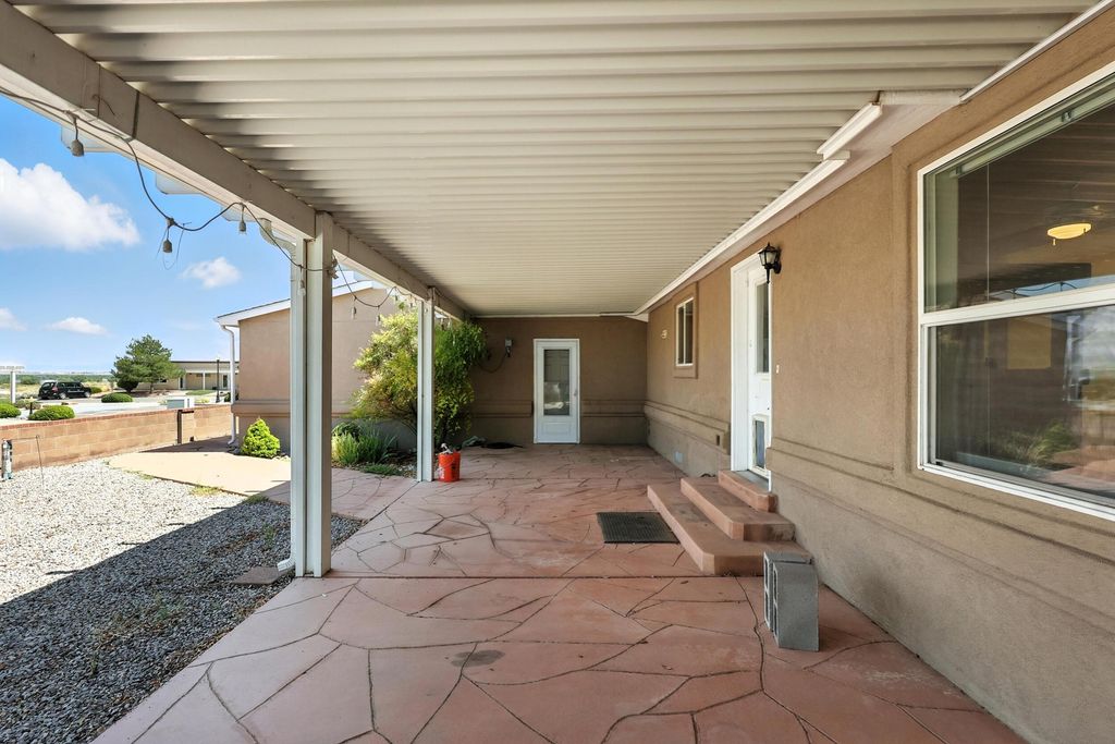 Image 26 of property listing at 202 SUNRISE BLUFFS Drive, Belen, NM 87002