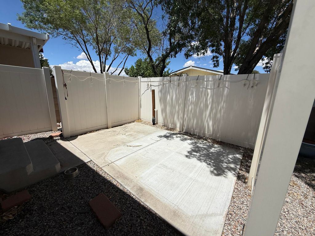 Image 30 of property listing at 202 SUNRISE BLUFFS Drive, Belen, NM 87002