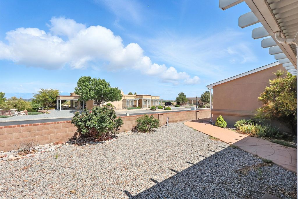 Image 31 of property listing at 202 SUNRISE BLUFFS Drive, Belen, NM 87002
