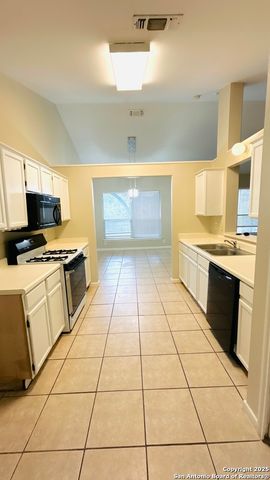 6362 PARKLAND OAKS DR, San Antonio, TX 78240
