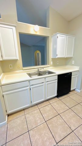 6362 PARKLAND OAKS DR, San Antonio, TX 78240