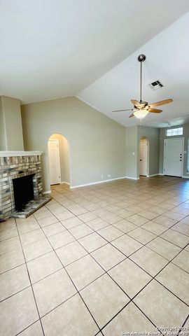 6362 PARKLAND OAKS DR, San Antonio, TX 78240