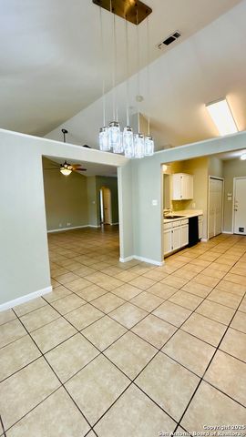 6362 PARKLAND OAKS DR, San Antonio, TX 78240