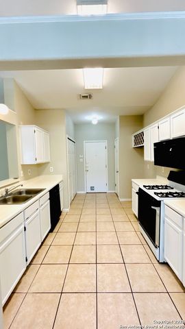 6362 PARKLAND OAKS DR, San Antonio, TX 78240