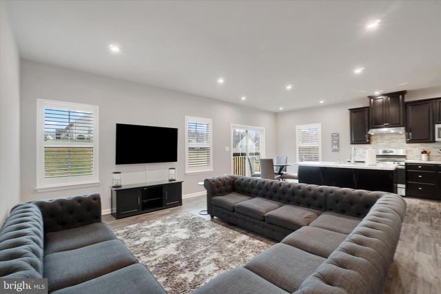 19 LADY HARRINGTON DR, York, PA 17402