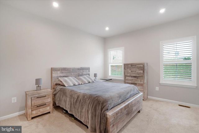 19 LADY HARRINGTON DR, York, PA 17402