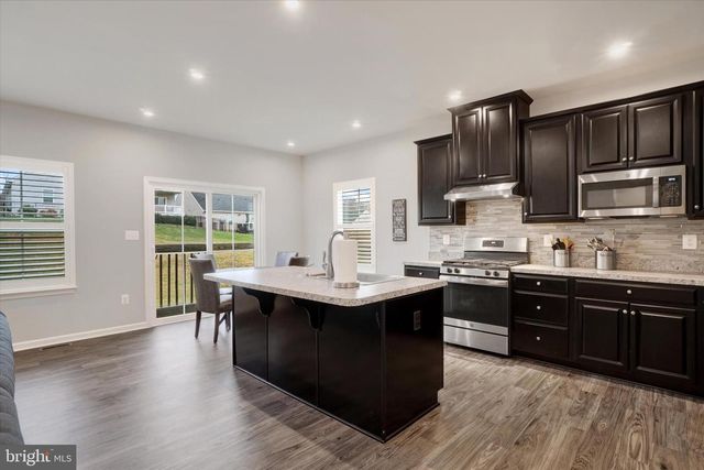 19 LADY HARRINGTON DR, York, PA 17402