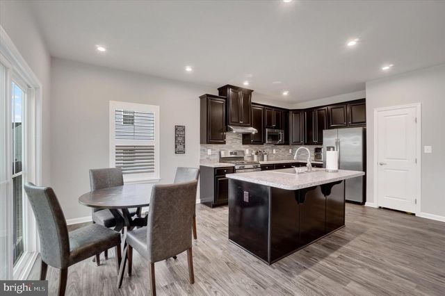 19 LADY HARRINGTON DR, York, PA 17402