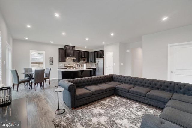 19 LADY HARRINGTON DR, York, PA 17402