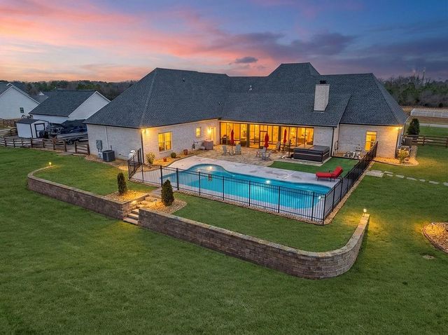 29 Ravenfield Road, Taylorsville, GA 30178