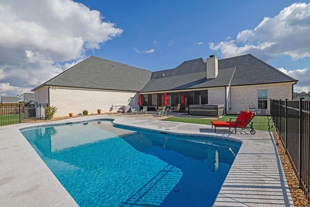 29 Ravenfield Road, Taylorsville, GA 30178