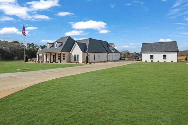 29 Ravenfield Road, Taylorsville, GA 30178