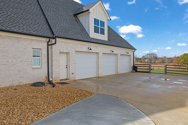 29 Ravenfield Road, Taylorsville, GA 30178