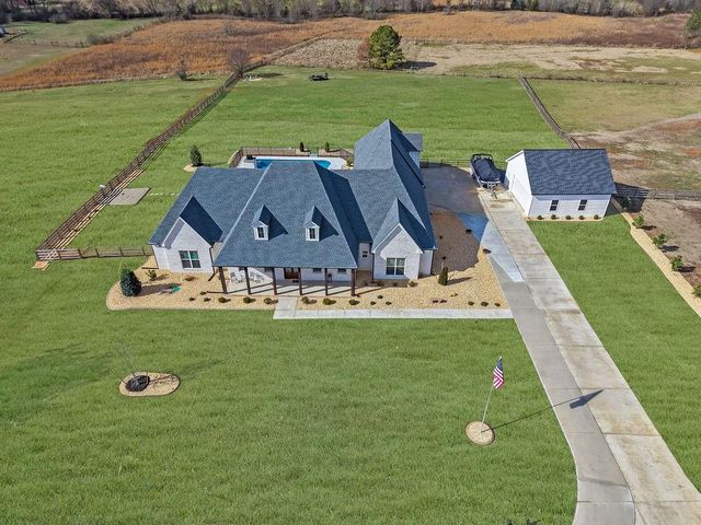 29 Ravenfield Road, Taylorsville, GA 30178