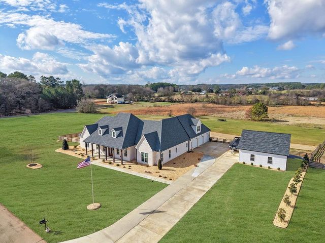 29 Ravenfield Road, Taylorsville, GA 30178