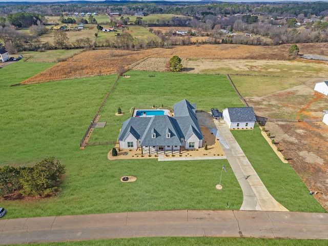 29 Ravenfield Road, Taylorsville, GA 30178