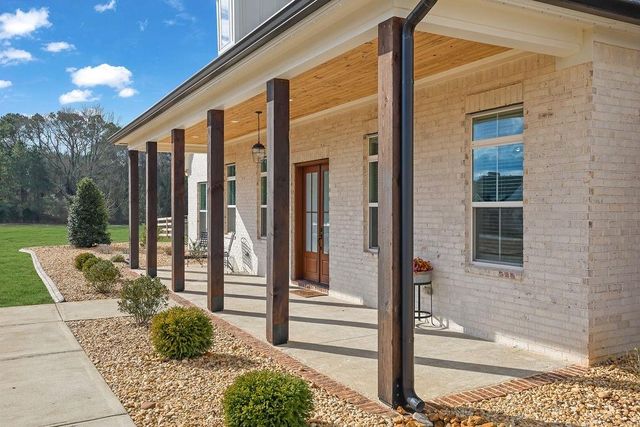 29 Ravenfield Road, Taylorsville, GA 30178