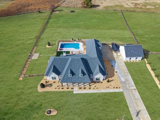 29 Ravenfield Road, Taylorsville, GA 30178