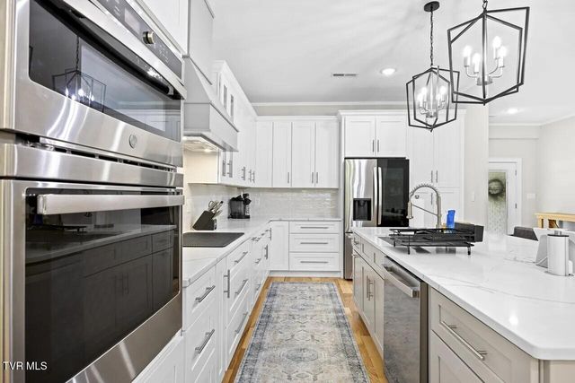 2704 River Island Boulevard, Kodak, TN 37764