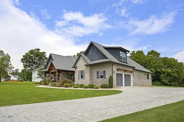 2704 River Island Boulevard, Kodak, TN 37764