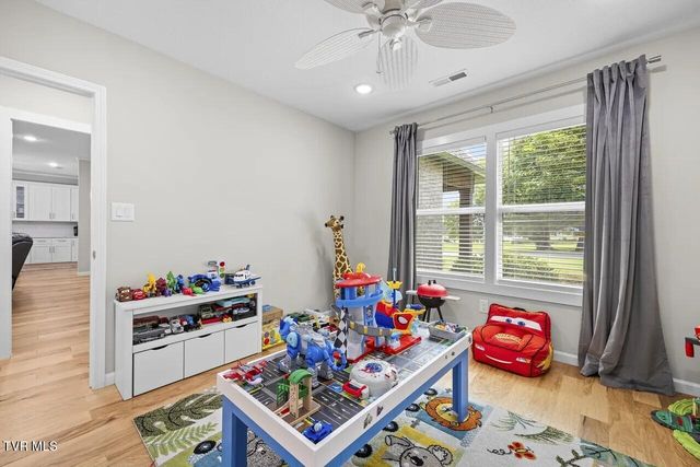 2704 River Island Boulevard, Kodak, TN 37764