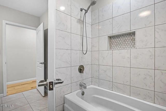 2704 River Island Boulevard, Kodak, TN 37764