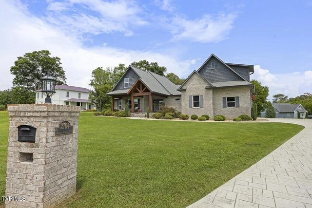 2704 River Island Boulevard, Kodak, TN 37764
