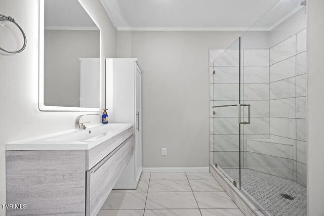 2704 River Island Boulevard, Kodak, TN 37764