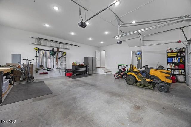 2704 River Island Boulevard, Kodak, TN 37764