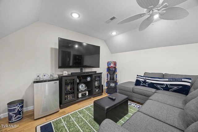 2704 River Island Boulevard, Kodak, TN 37764